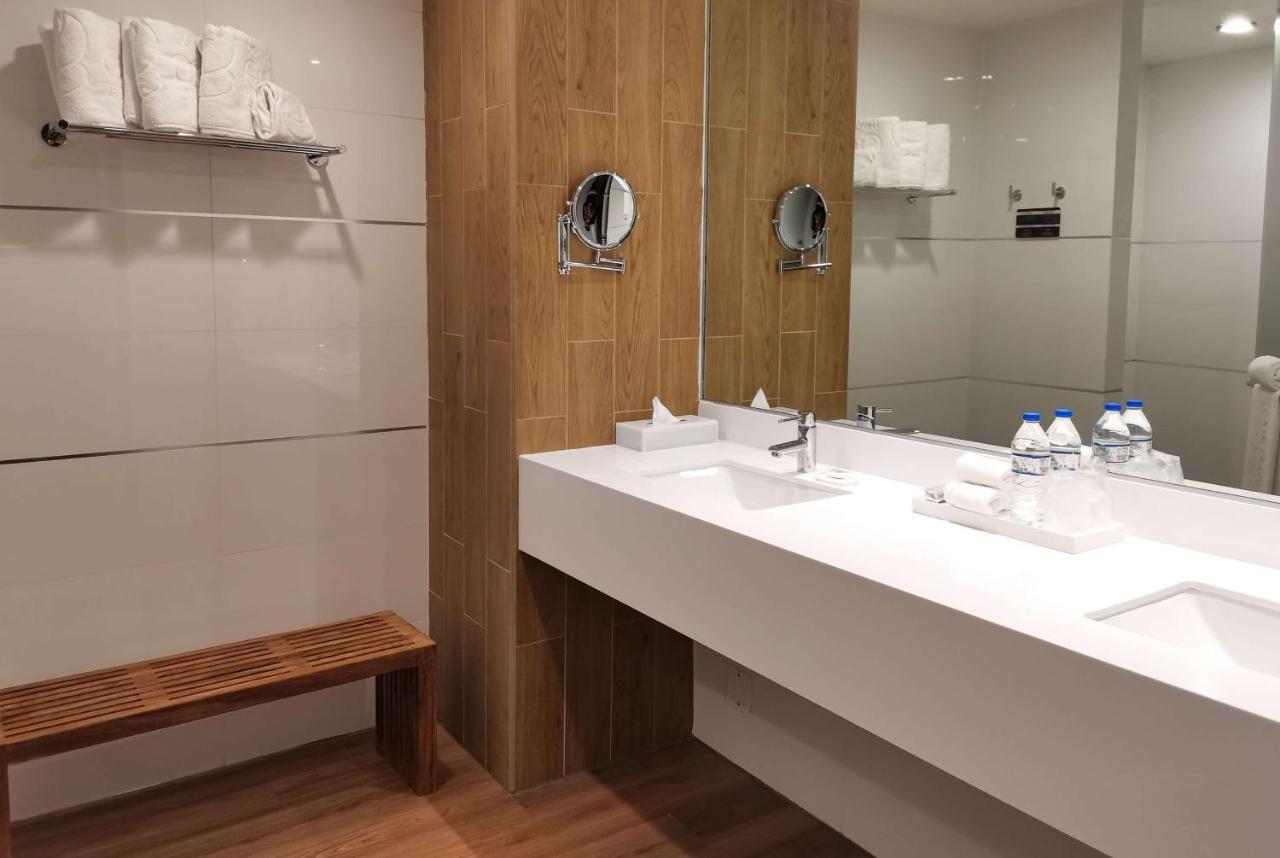 Ramada Encore By Wyndham Guadalajara Aeropuerto Las Pintas Экстерьер фото