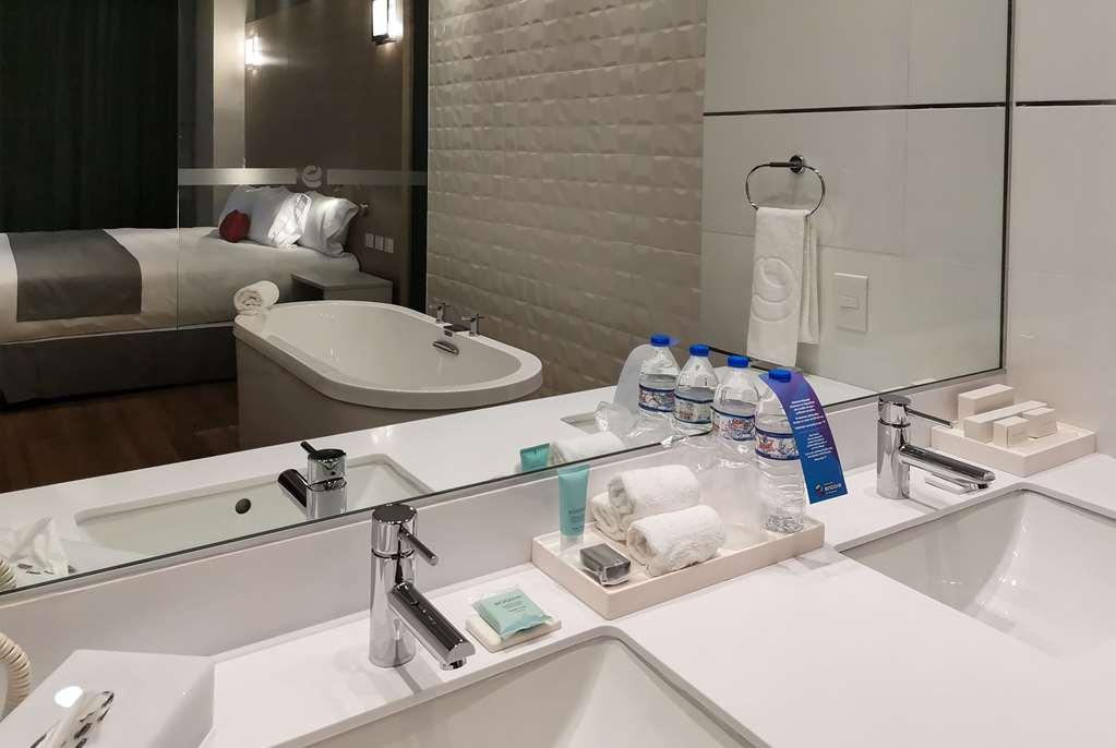 Ramada Encore By Wyndham Guadalajara Aeropuerto Las Pintas Экстерьер фото